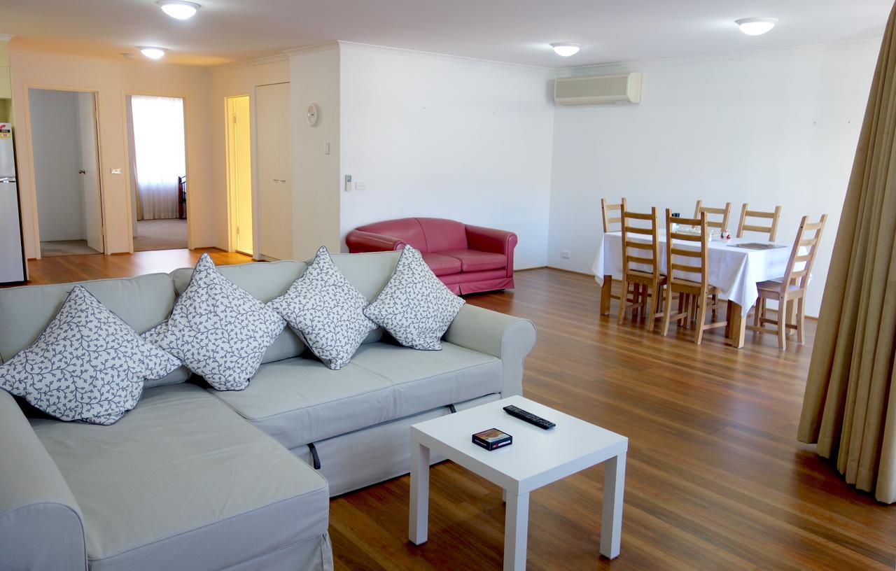 Kingston Comfy Apartment - Redcliffe Tourism 3