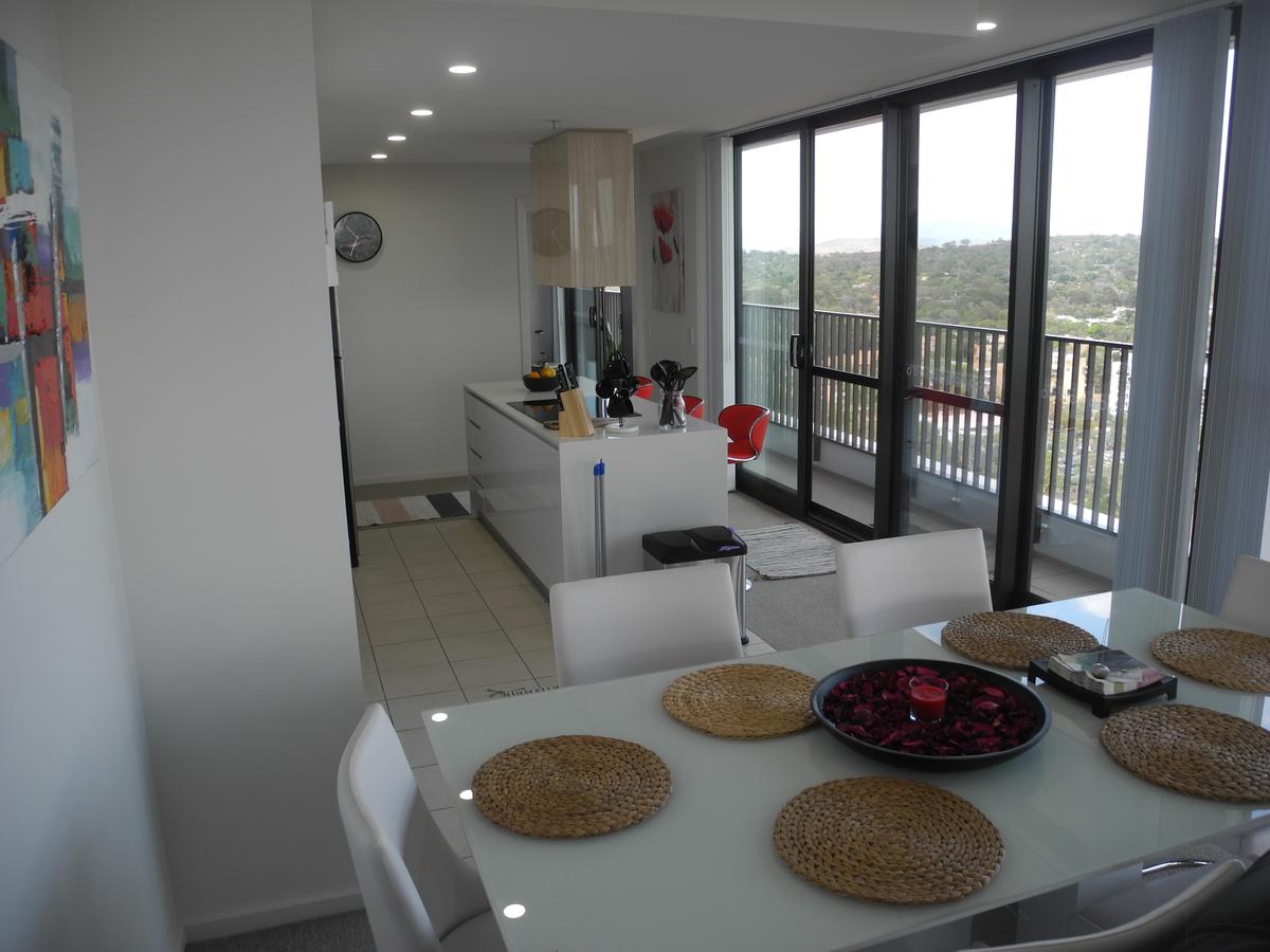 3BR Executive Apartment With Lake And Mountain Views - Accommodation ACT 17