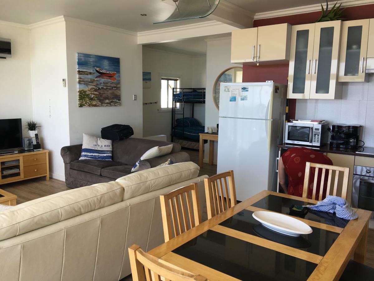 Crystal Blue Apartment - Redcliffe Tourism 23