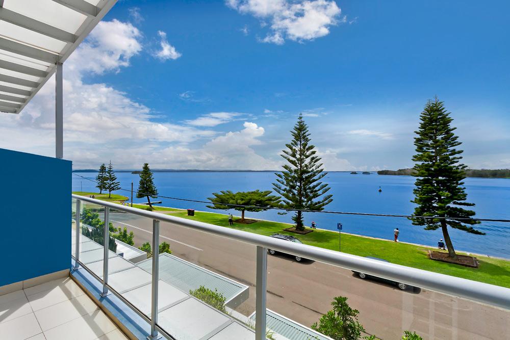 Lakeside Waterfront Apartment 18 The Entrance - Redcliffe Tourism 33
