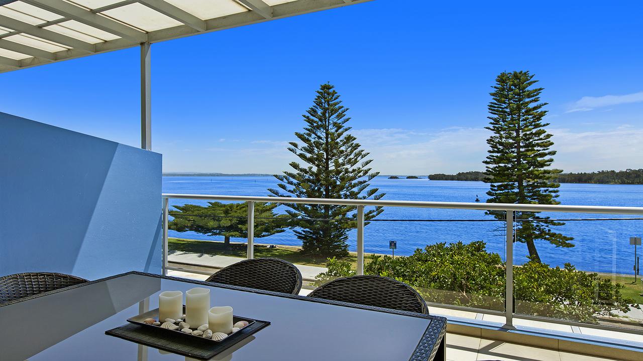 Lakeside Waterfront Apartment 18 The Entrance - Redcliffe Tourism 0