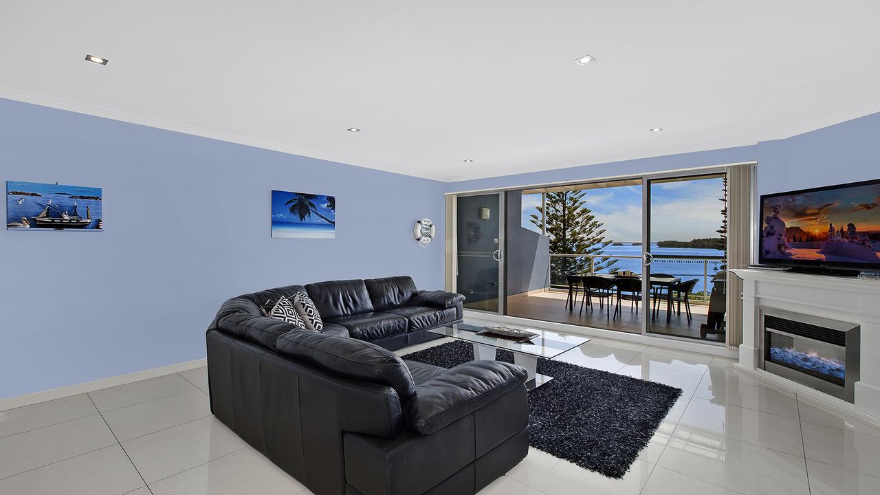 Lakeside Waterfront Apartment 18 The Entrance - Redcliffe Tourism 6