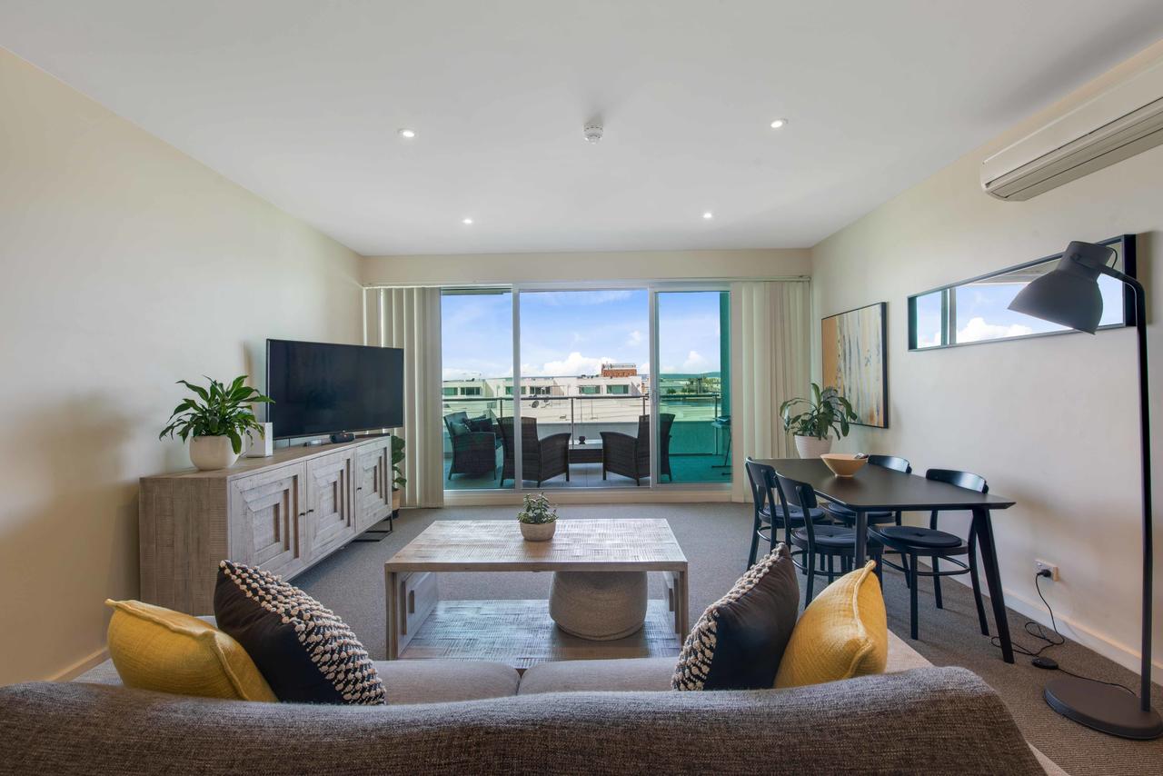 Port Adelaide Executive Waterfront Apartment - Accommodation ACT 21