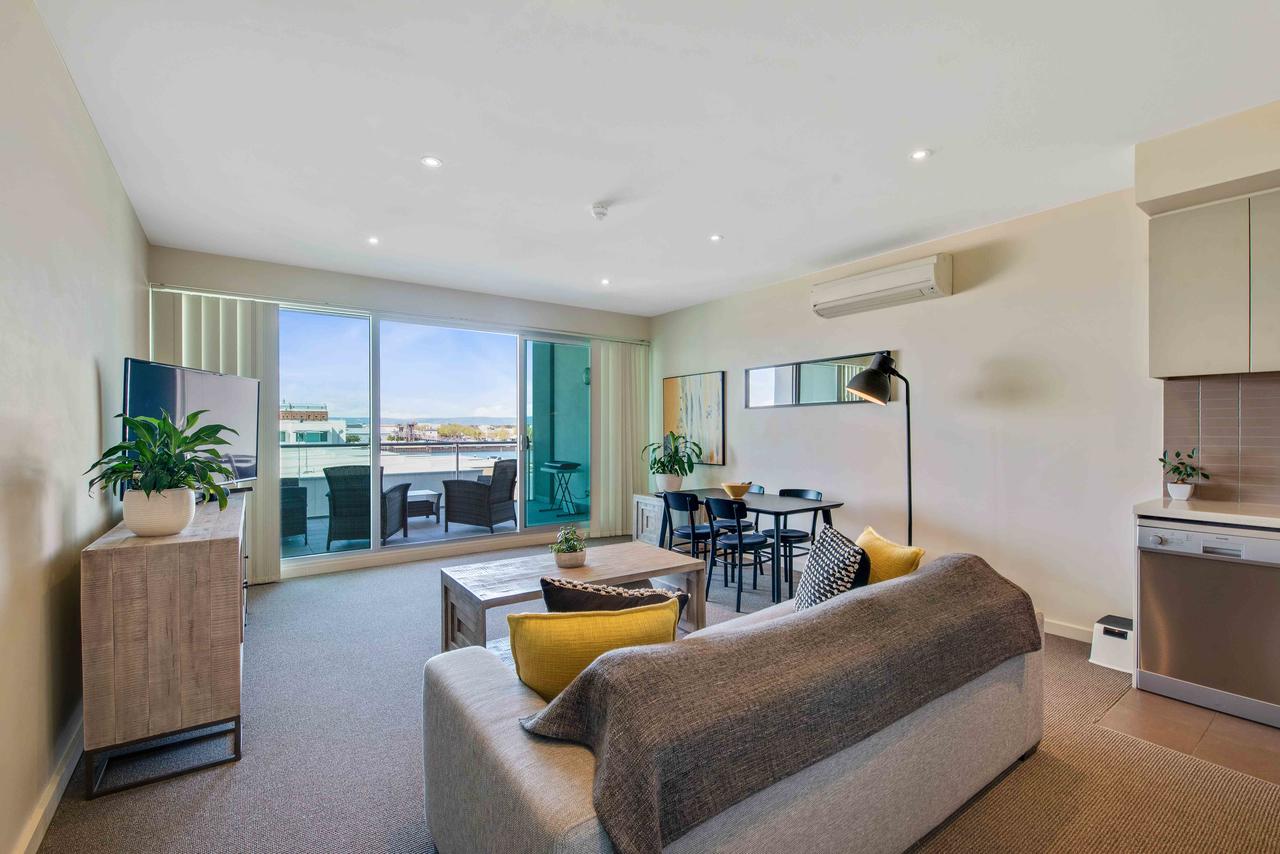 Port Adelaide Executive Waterfront Apartment - Accommodation ACT 1