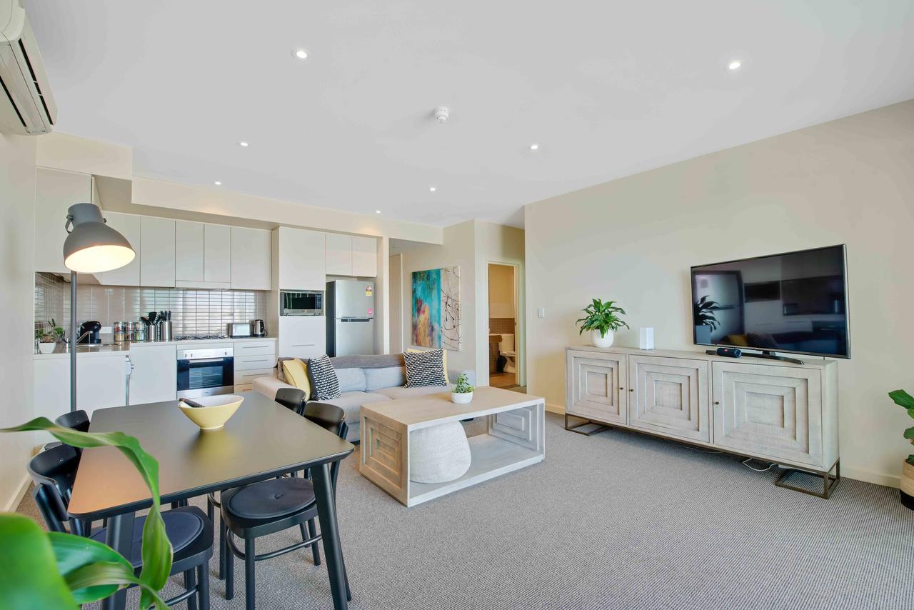 Port Adelaide Executive Waterfront Apartment - Redcliffe Tourism 17
