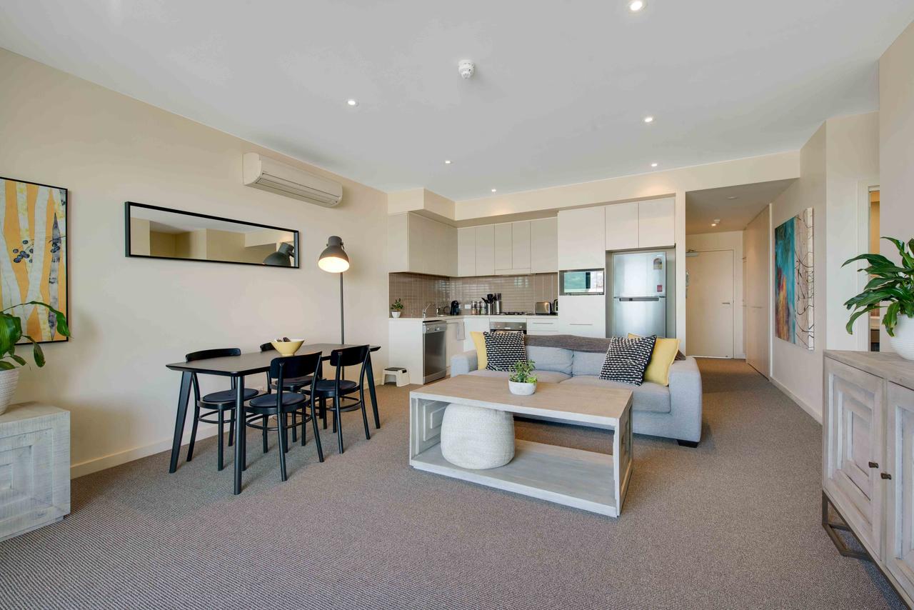 Port Adelaide Executive Waterfront Apartment - Redcliffe Tourism 10