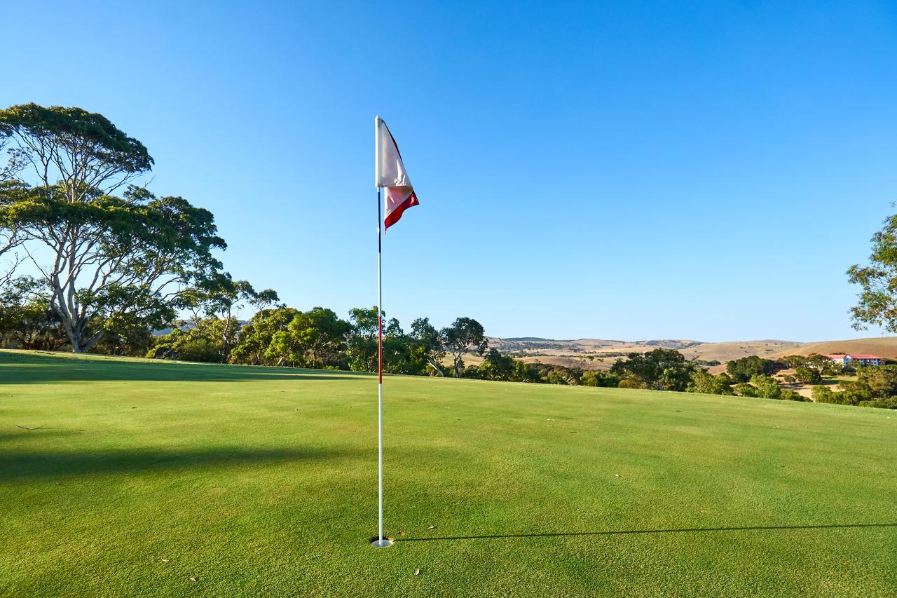 New Terry Hotel  Golf Resort - Accommodation Adelaide