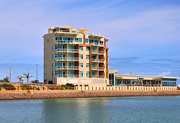Wallaroo Marina Waterfront Luxe Apartment - Redcliffe Tourism 24