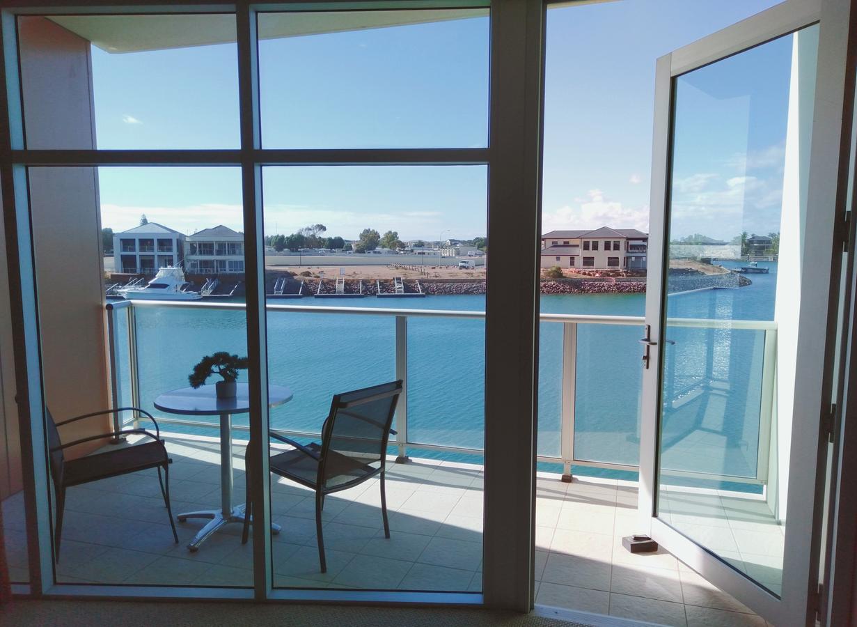 Wallaroo Marina Executive Apartments - Redcliffe Tourism 1