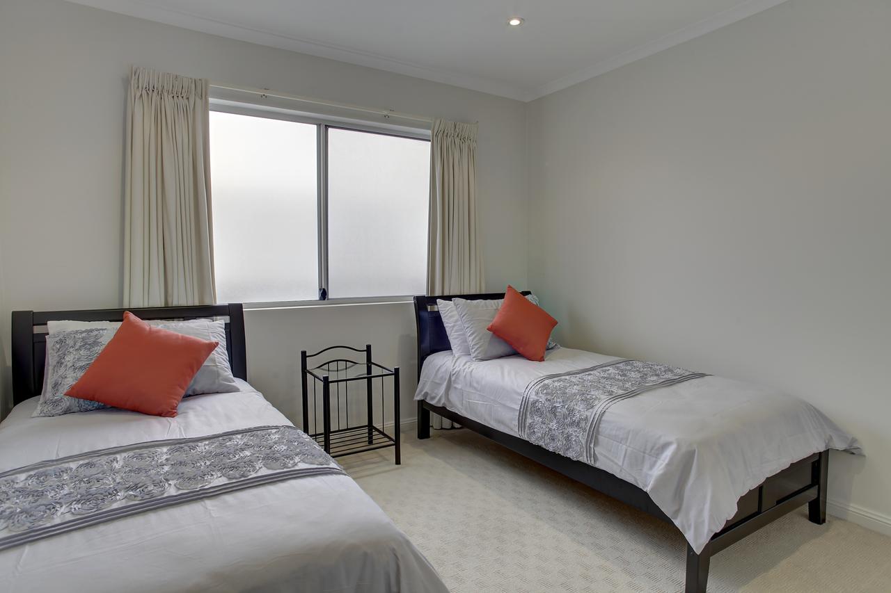 Tasman Beachside Apartments - Redcliffe Tourism 9