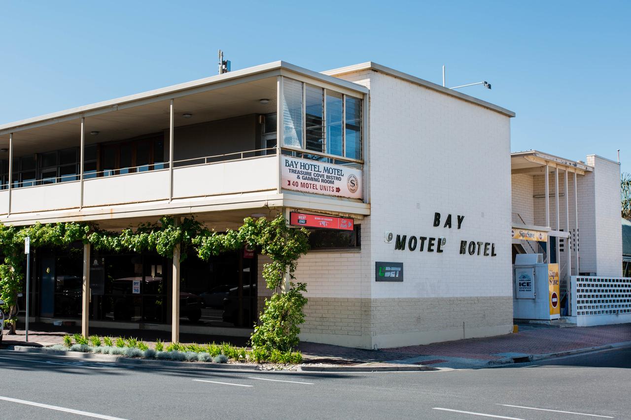 Bay Motel Hotel - Accommodation Find 21