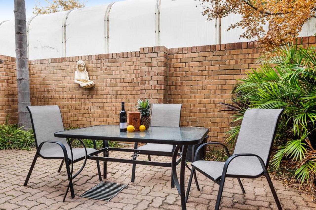 Close To City - Spacious 3 Bedroom Townhouse - Redcliffe Tourism 24