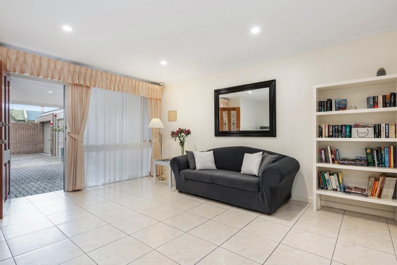Close To City - Spacious 3 Bedroom Townhouse - Accommodation ACT 7