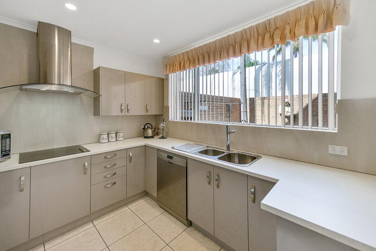 Close To City - Spacious 3 Bedroom Townhouse - Redcliffe Tourism 9