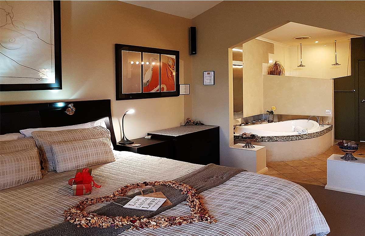 Romantic Getaways at Riverview Rise Retreats - Hotel Accommodation