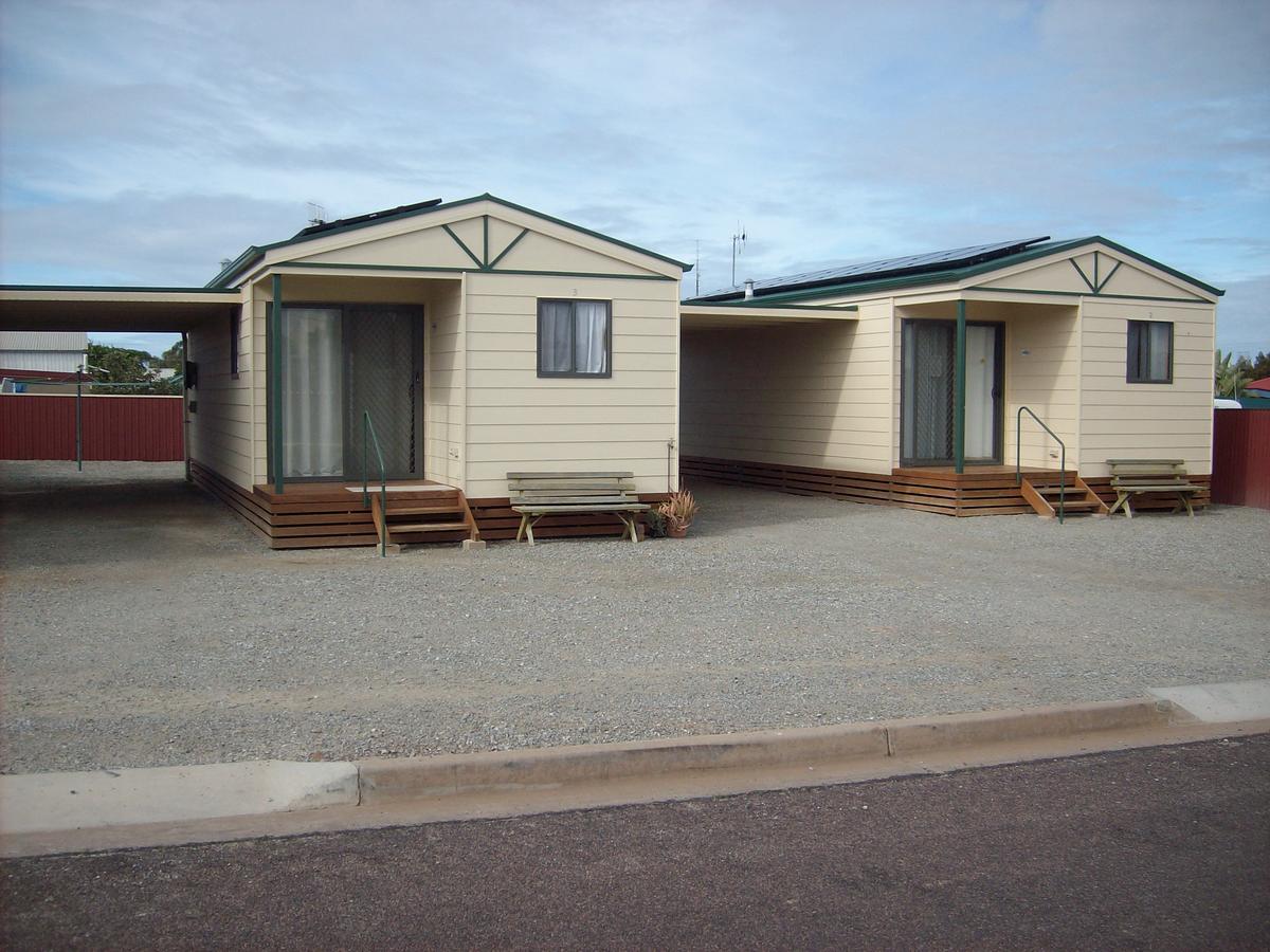Jacko's Holiday Cabins - Redcliffe Tourism 7