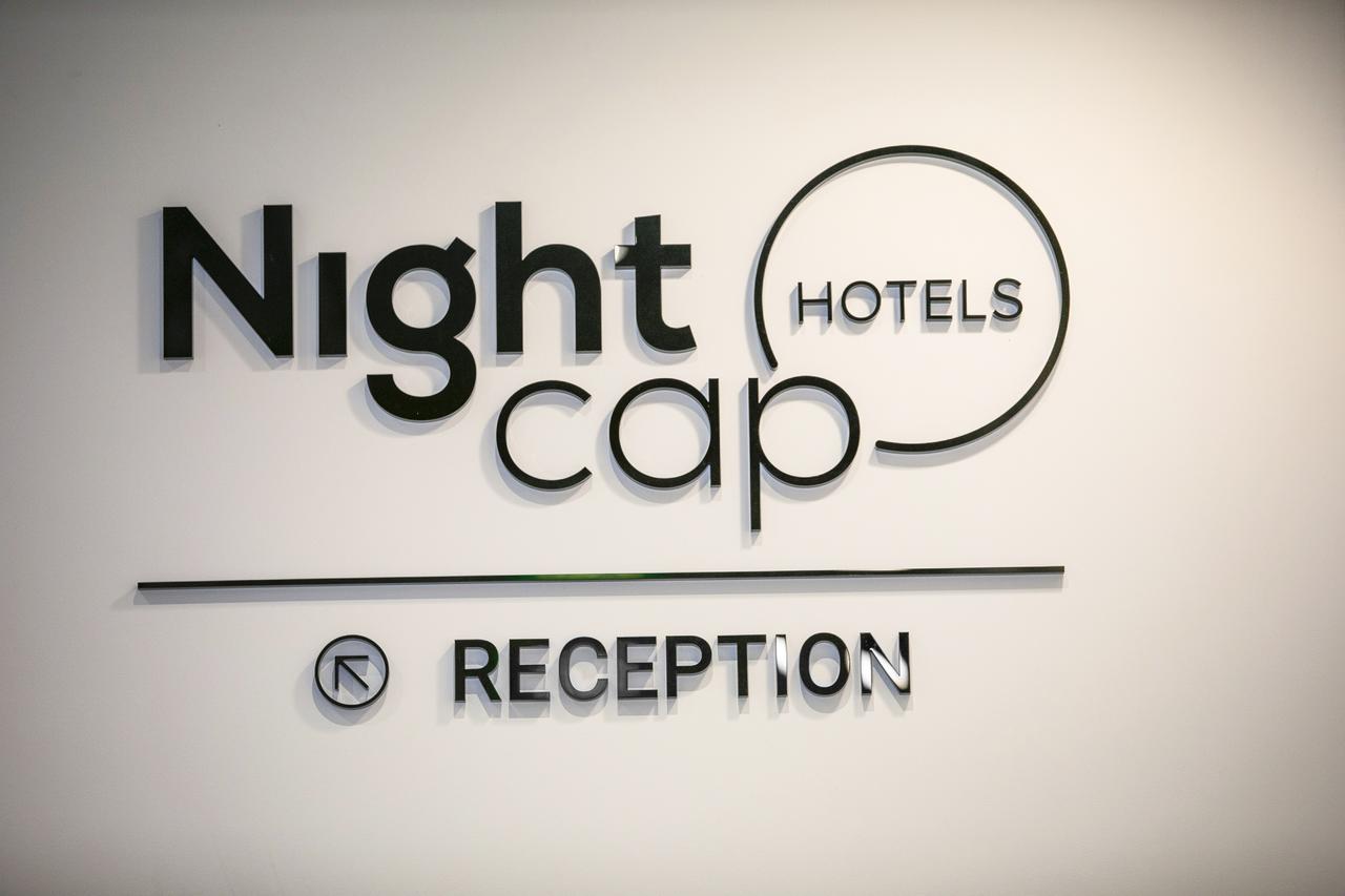 Nightcap At Exeter Hotel - thumb 9