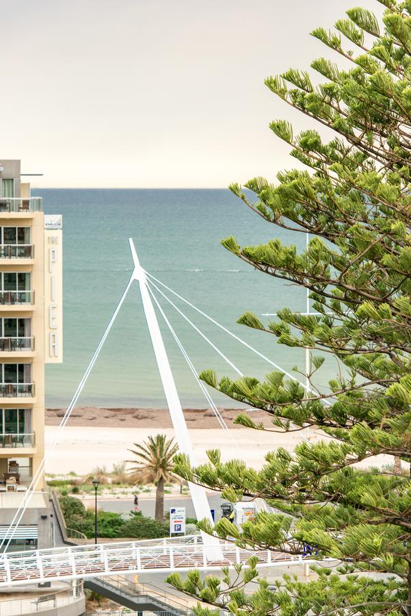 Beachside luxury  comfort ocean views in Glenelg - Accommodation Adelaide