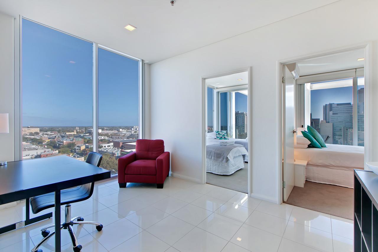 Light And Spacious, Stunning Views Of Adelaide - Redcliffe Tourism 7