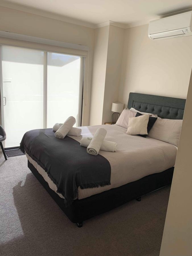 Holdfast Shores Apartments - Redcliffe Tourism 3