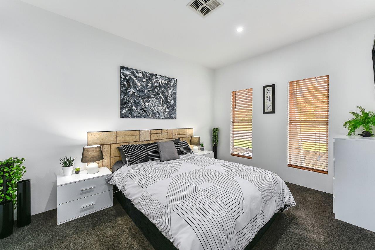 KENNEDY EXECUTIVE TOWNHOUSE - Redcliffe Tourism 4