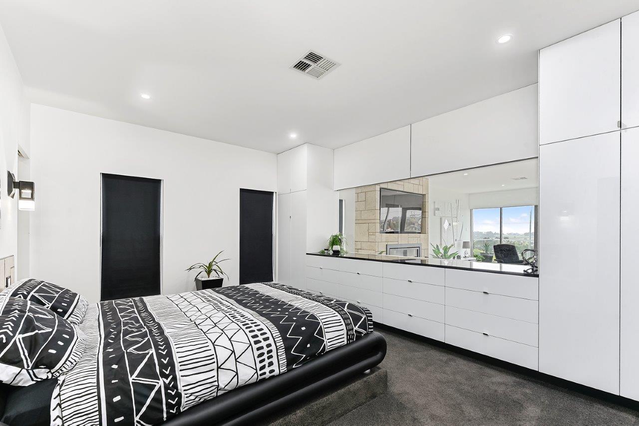 KENNEDY EXECUTIVE TOWNHOUSE - Redcliffe Tourism 11