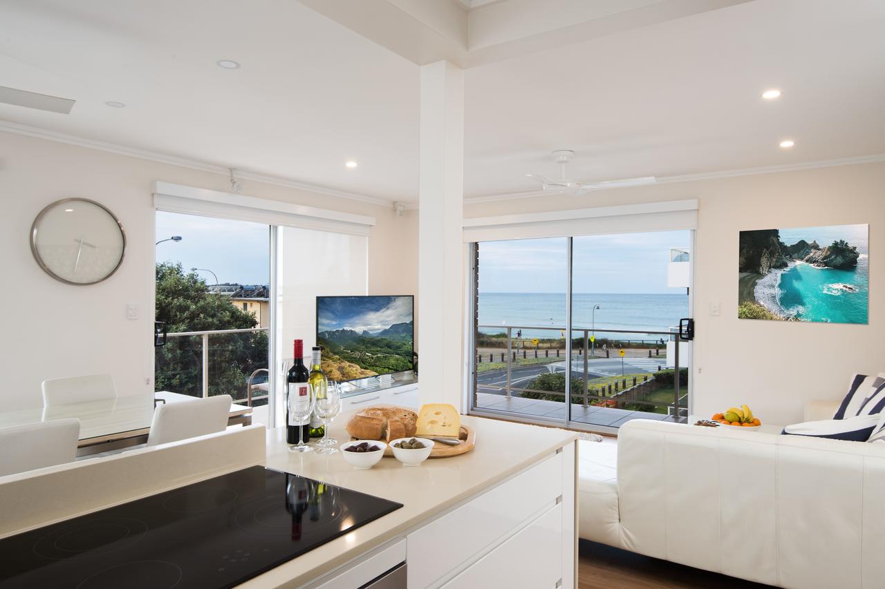 Stylish 3 Bedroom Beachview Apartment - Redcliffe Tourism 5