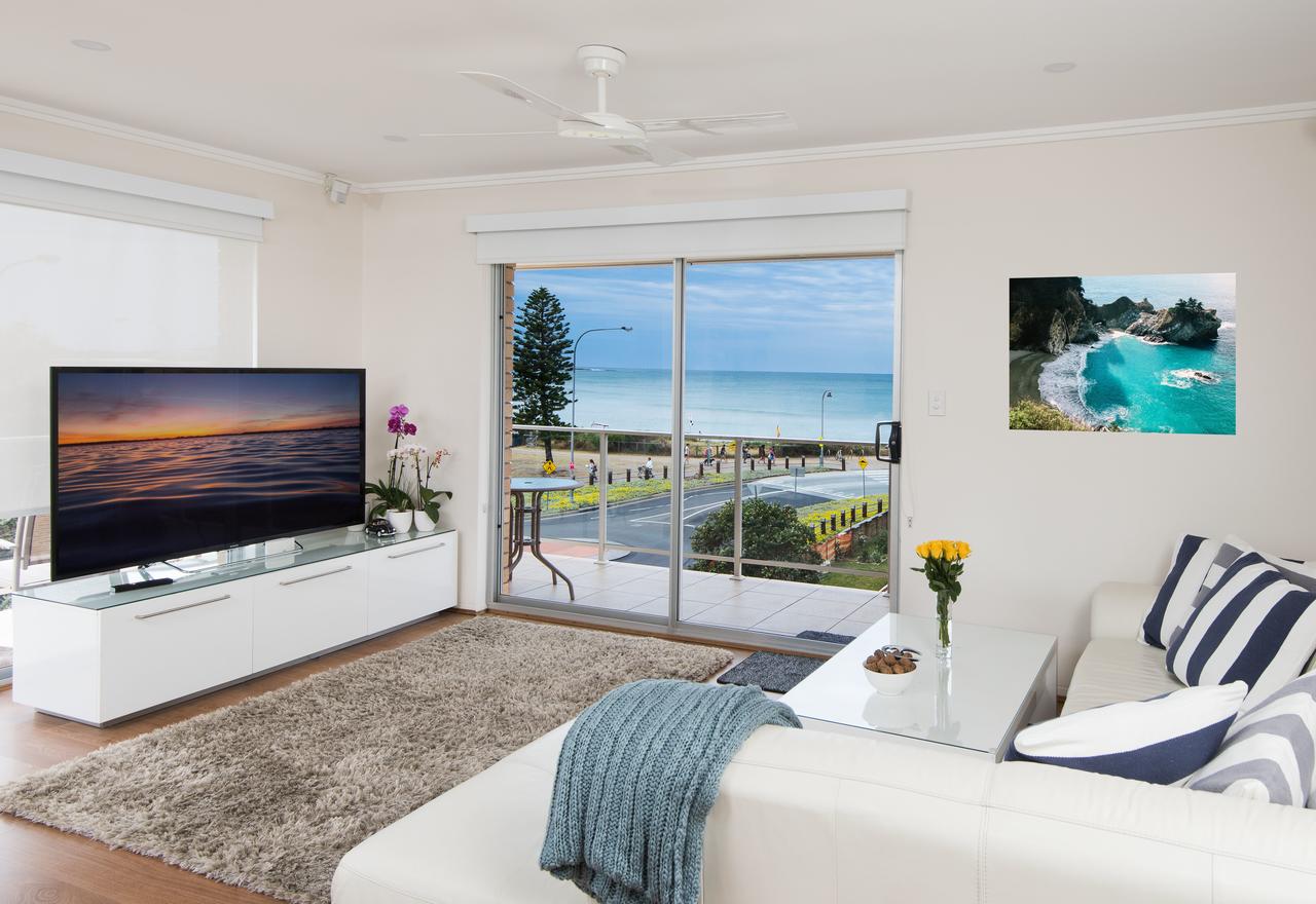 Stylish 3 Bedroom Beachview Apartment - Accommodation Ballina