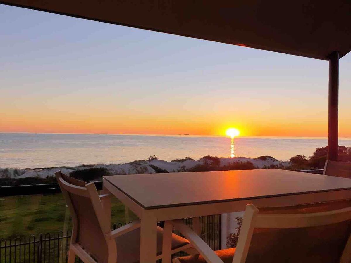 Luxurious 3 Bedroom Beachfront - Panoramic Views - Redcliffe Tourism 0