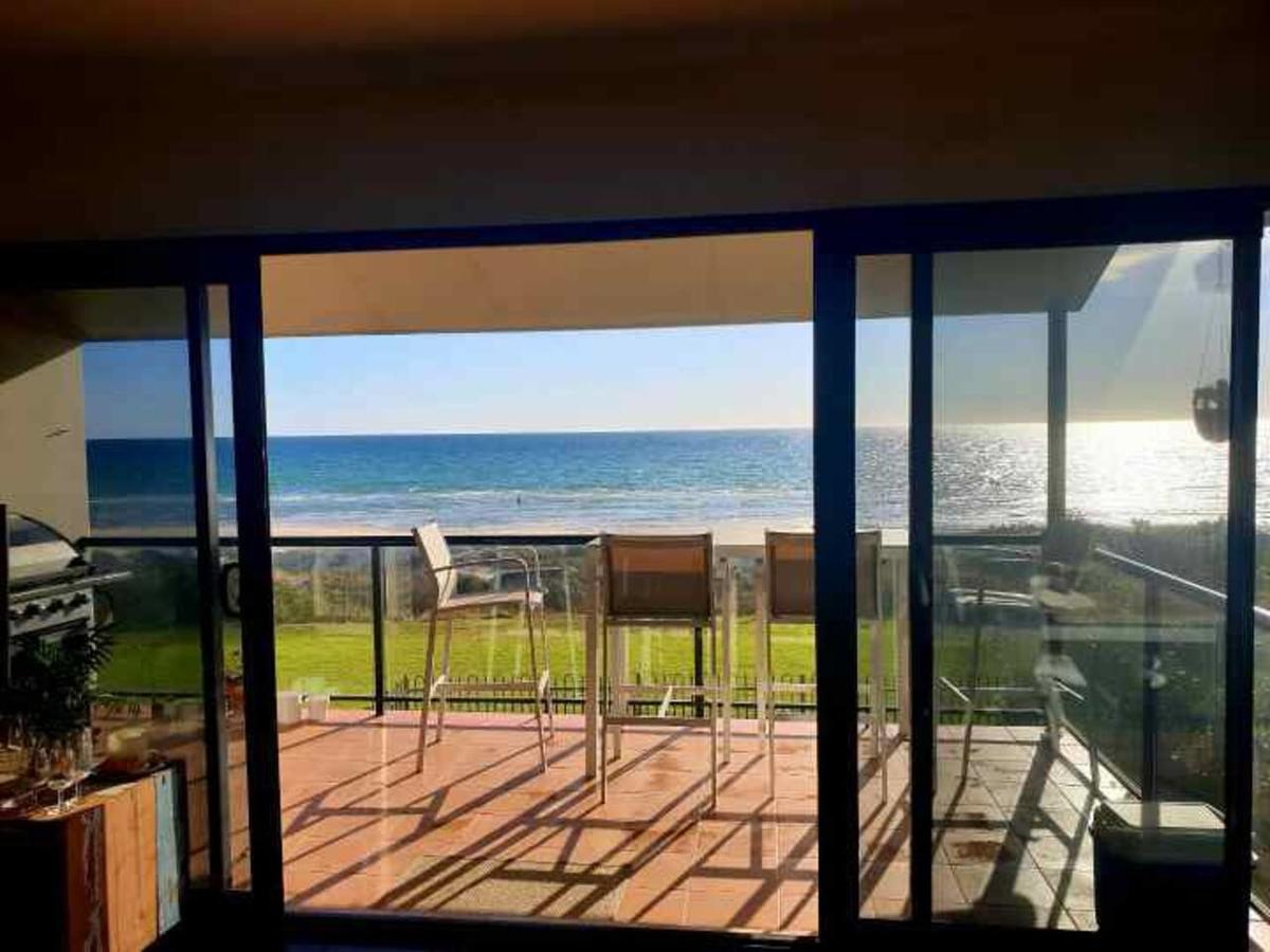 Luxurious 3 Bedroom Beachfront - Panoramic Views - Redcliffe Tourism 3