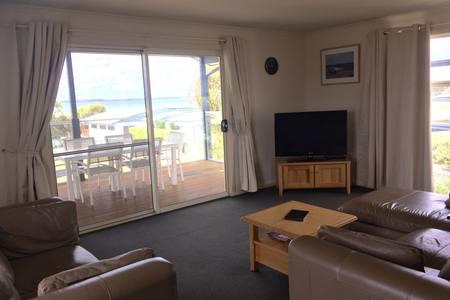 Bayview Beach House Apartment No 1 - Accommodation ACT 10