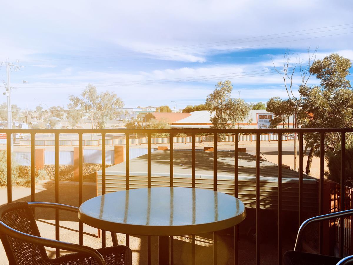 Desert Cave Hotel - New South Wales Tourism 