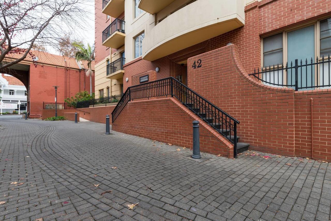 One Bedroom In Adelaide’s East End FREE WIFI*Netflix*Parking - Accommodation ACT 22