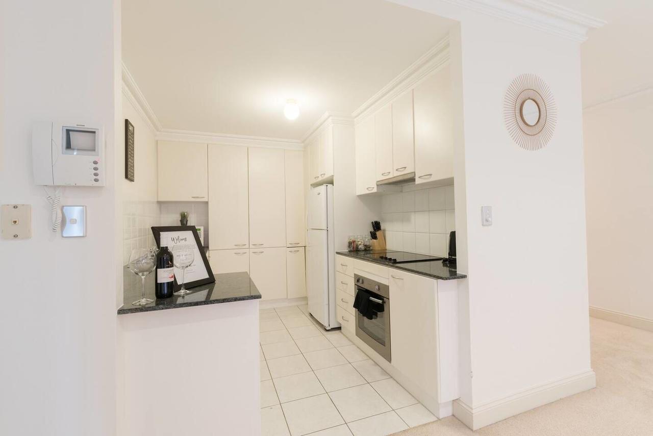 One Bedroom In Adelaide’s East End FREE WIFI*Netflix*Parking - Redcliffe Tourism 12