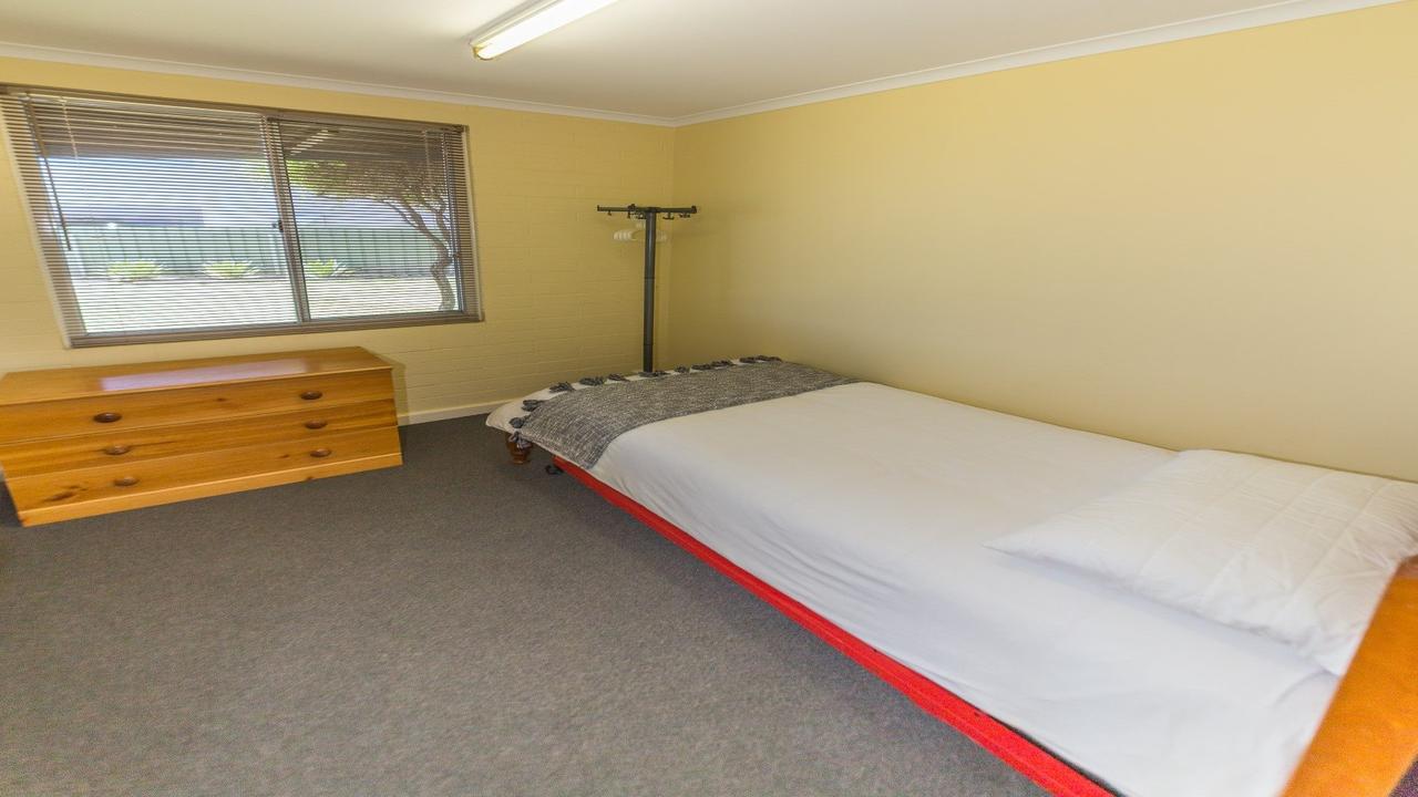 Sandy Feet - 31 Gold Coast Drive - Accommodation ACT 4