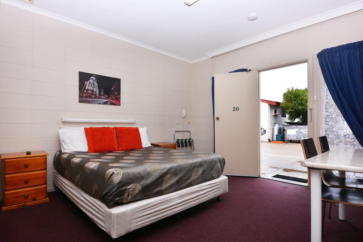 Motel Poinsettia - Port Augusta Accommodation 3