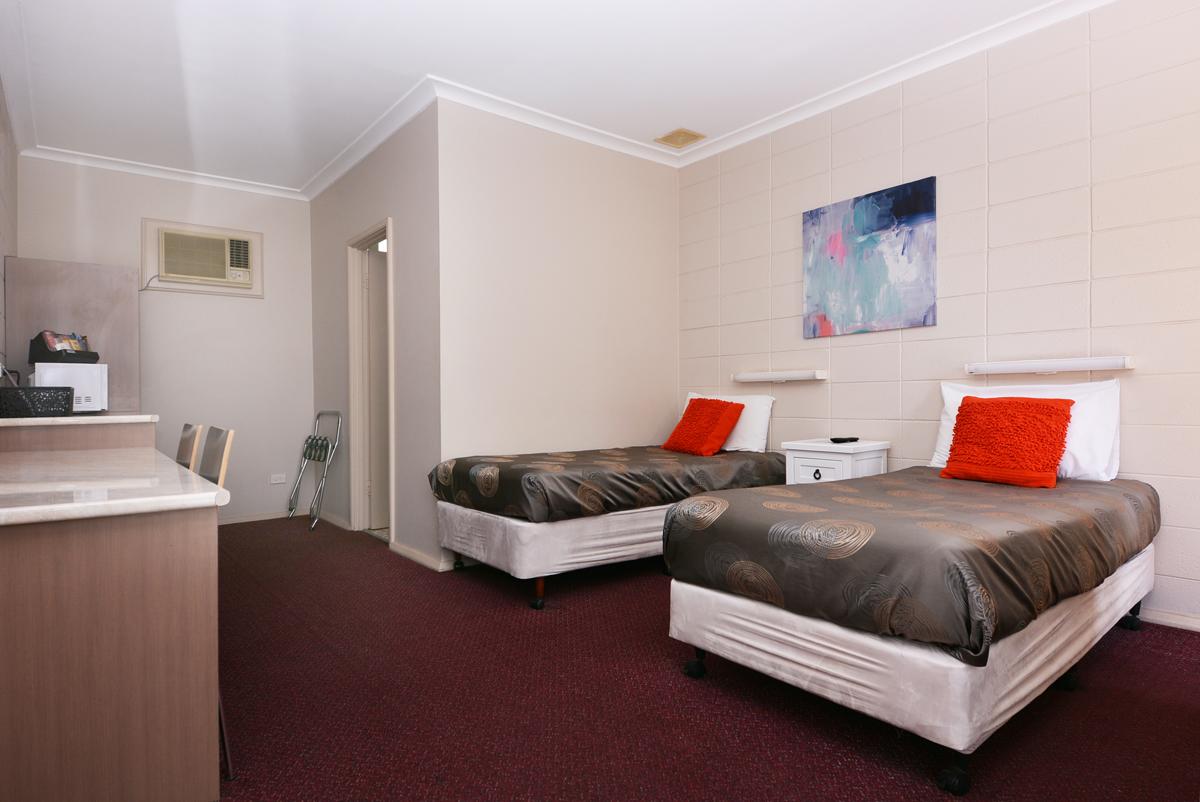 Motel Poinsettia - Port Augusta Accommodation 5