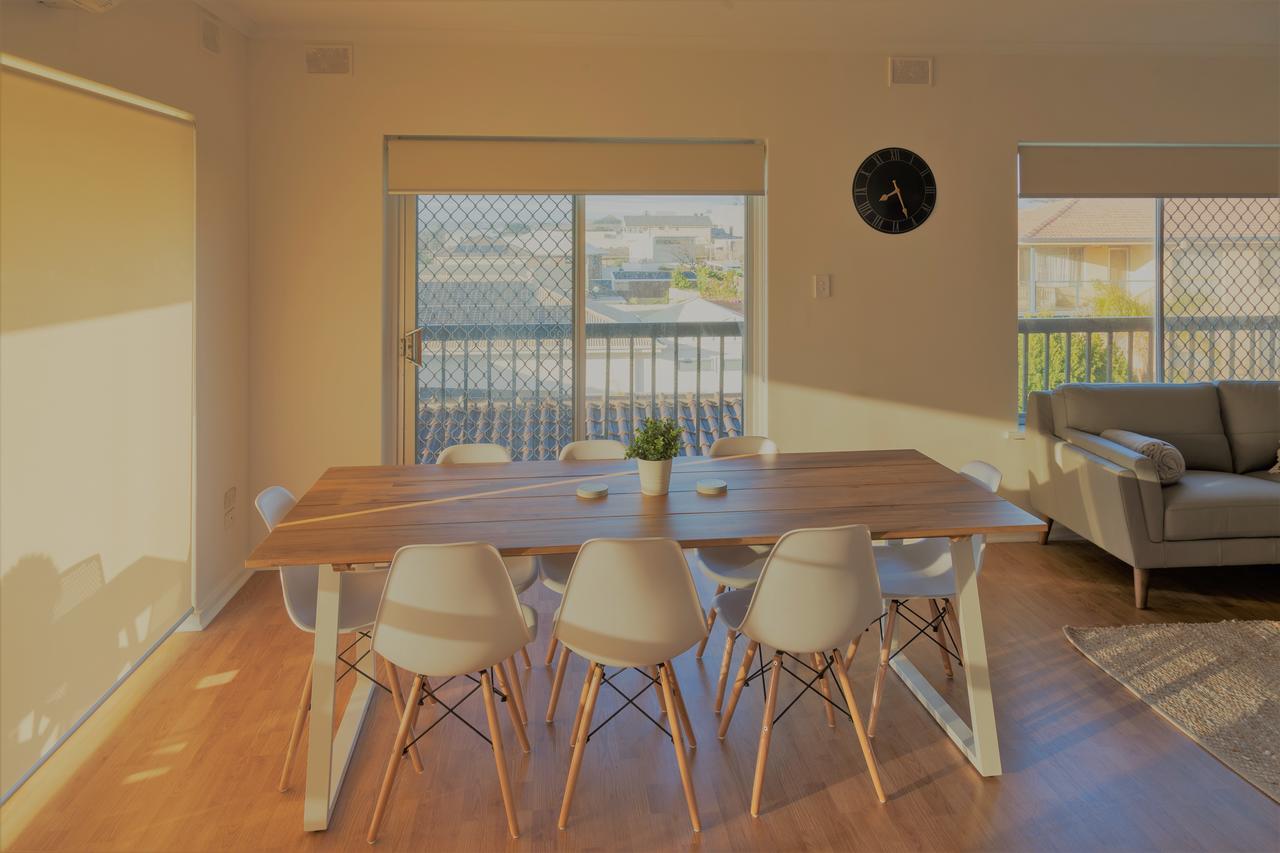 Henley Beach South, Amazing Views, Huge Private Balcony! - Accommodation ACT 10