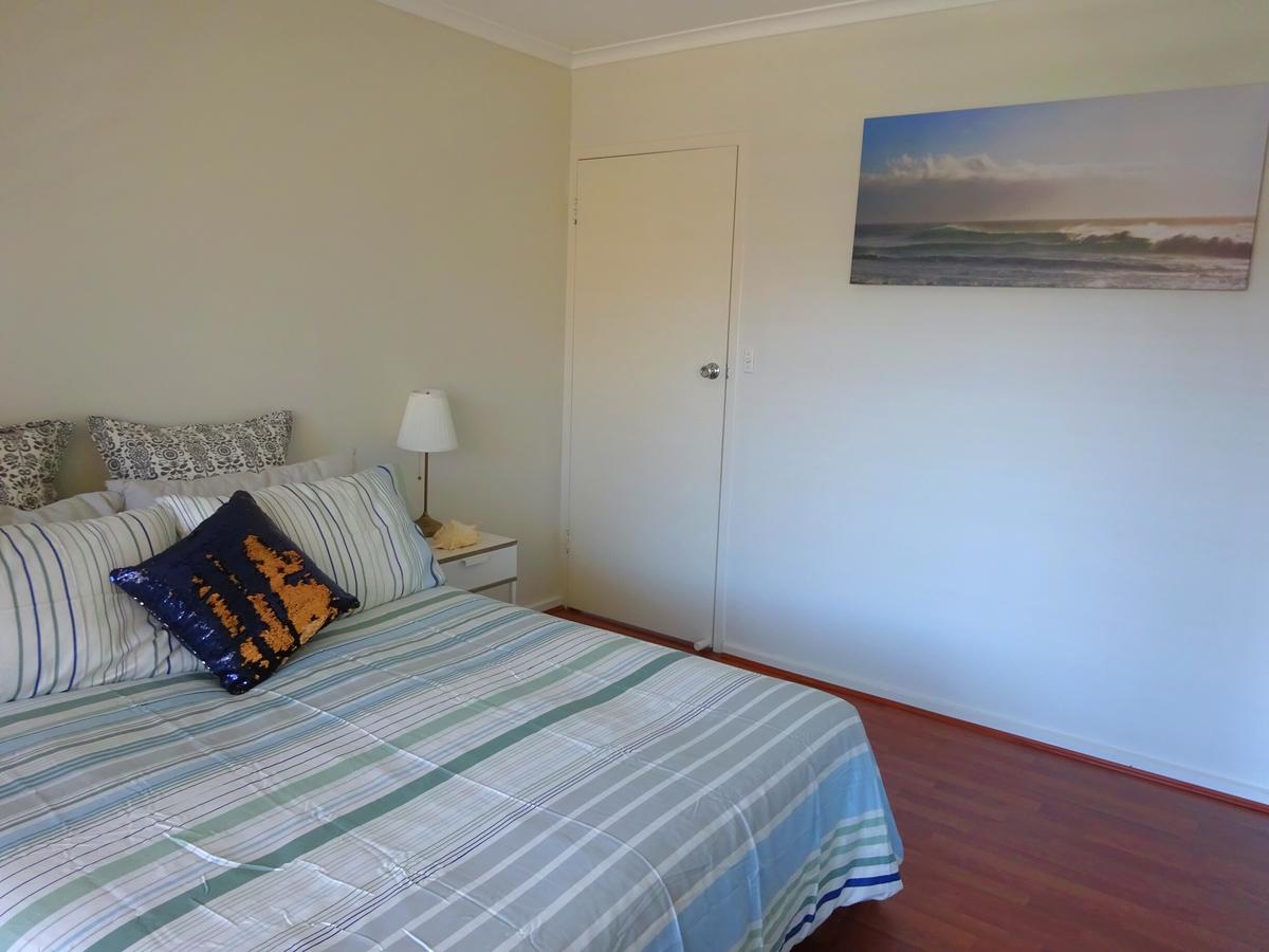 Aurora Holiday Apartment @West Beach - Redcliffe Tourism 9