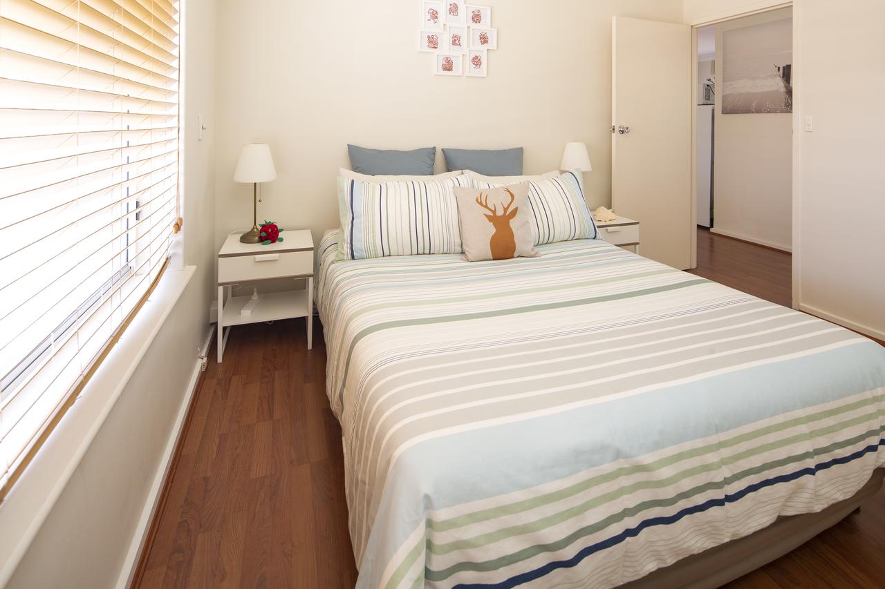 Aurora Holiday Apartment @West Beach - Redcliffe Tourism 6