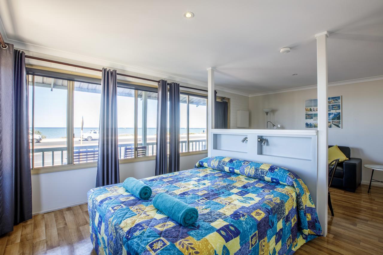 Shark Bay Seafront Apartments - thumb 16