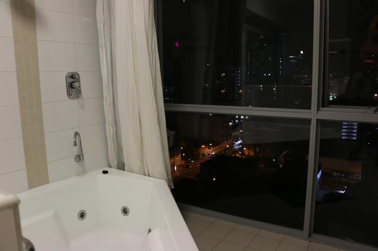 Centre Of Perth Whole Apartment W/view&spa&pool&wifi - Accommodation ACT 14