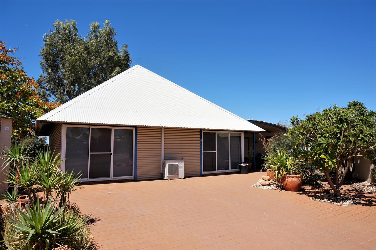 Osprey Holiday Village Unit 110 - Wake up to the birds in your 4 poster bed with a view - Kalgoorlie Accommodation