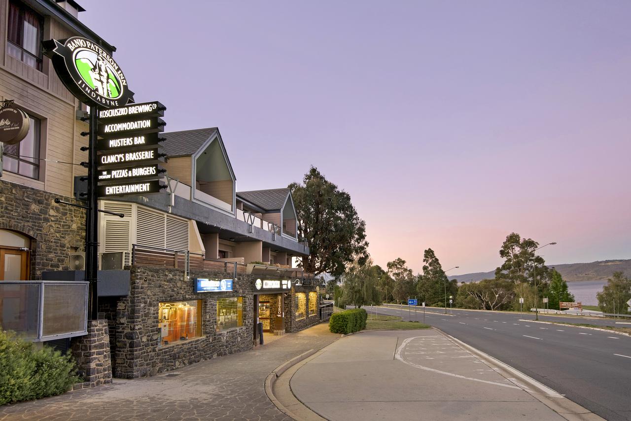 Banjo Paterson Inn - QLD Tourism