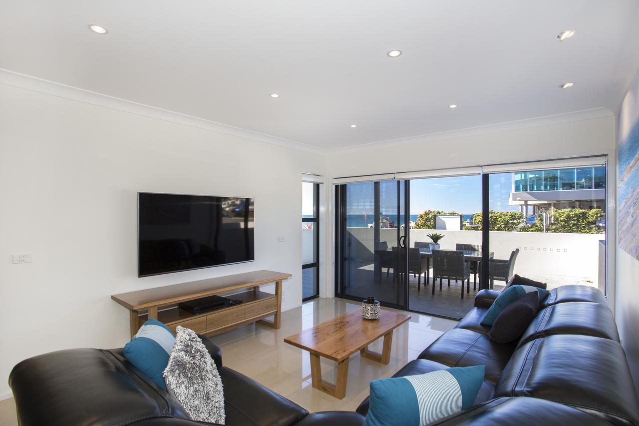 Beachfront Apartment Unit 2 - Redcliffe Tourism 3