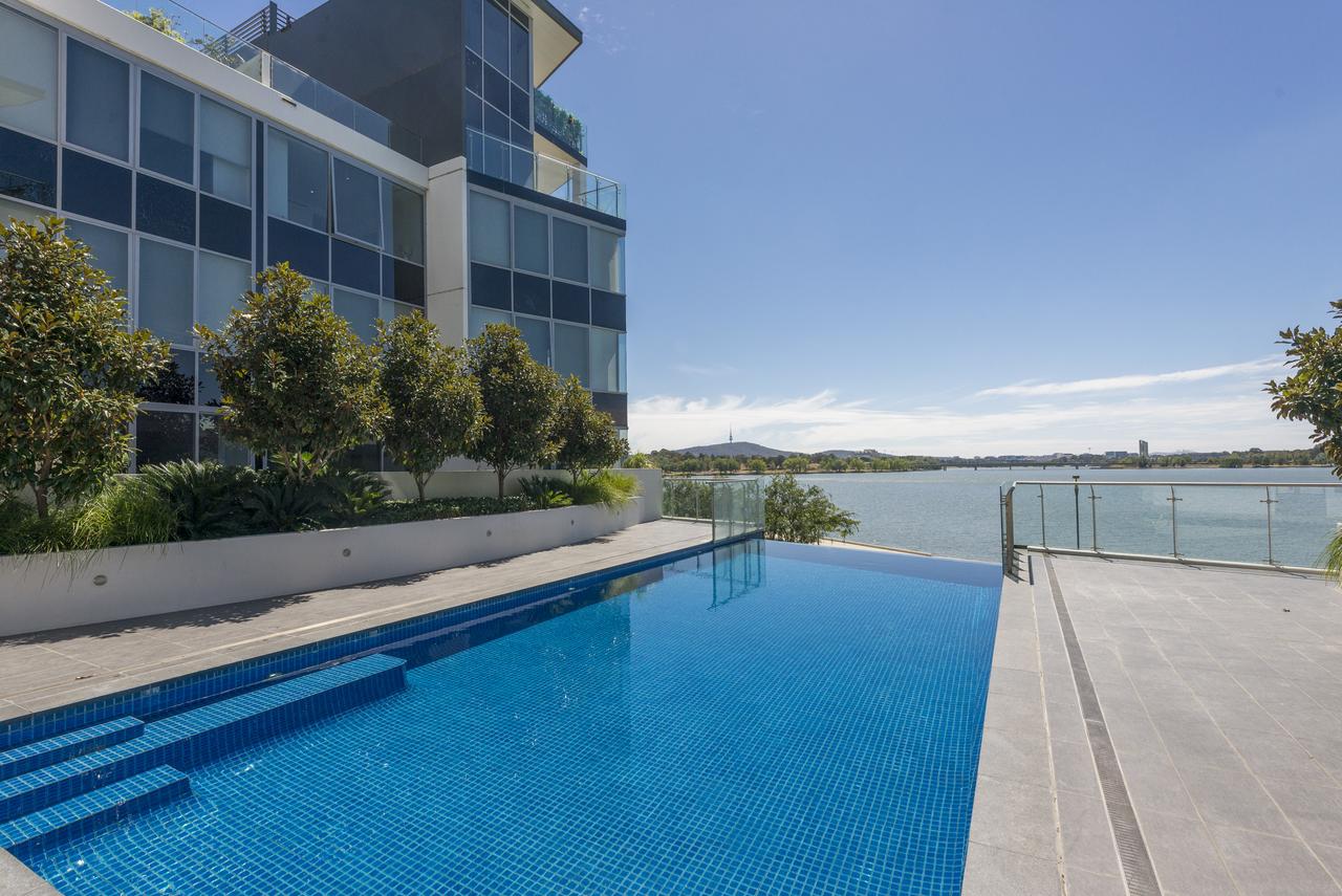 Accommodate Canberra - Lakefront - Accommodation Airlie Beach