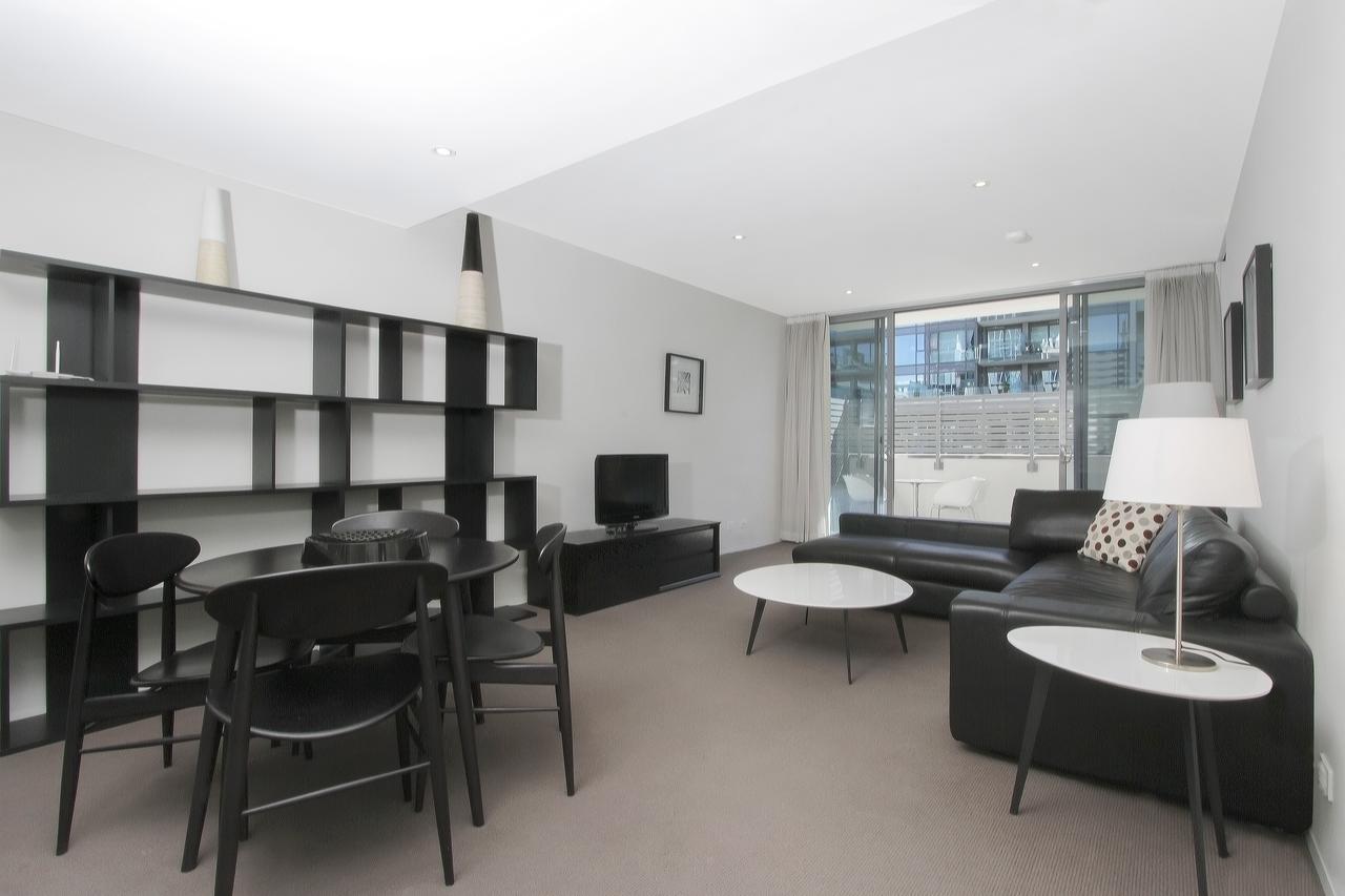 Accommodate Canberra - Lakefront - Accommodation Find 21