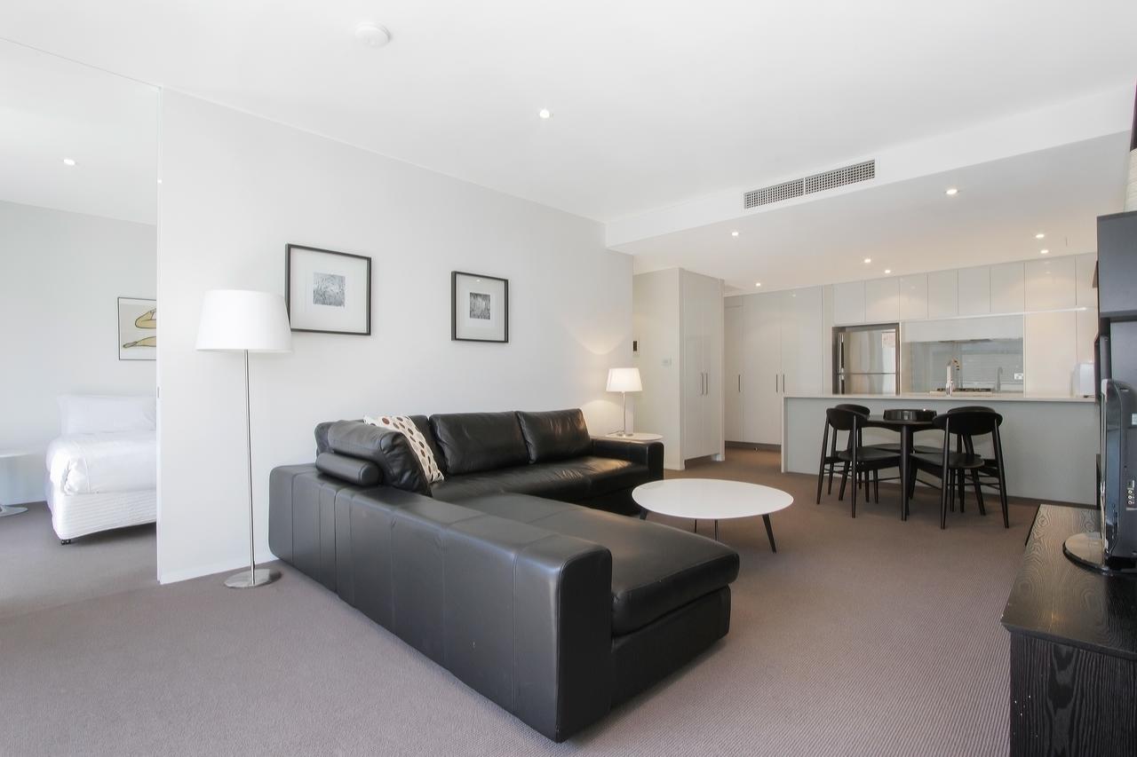 Accommodate Canberra - Lakefront - Accommodation Find 16