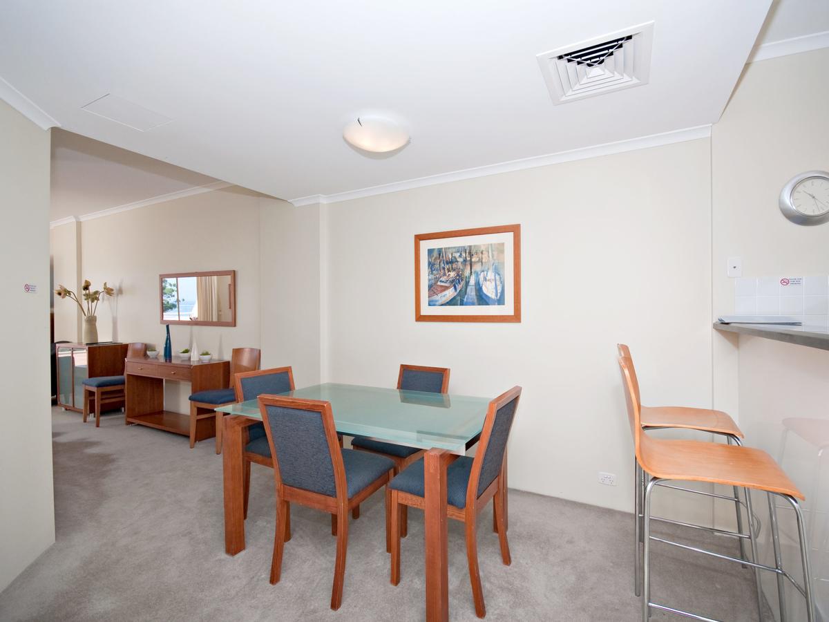 Messines Street, Breakwater Apartment, 104 - Redcliffe Tourism 3