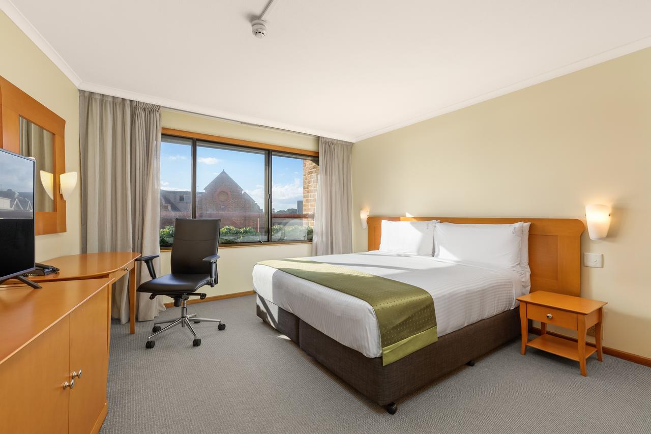 Holiday Inn Old Sydney - Hotel Accommodation 1